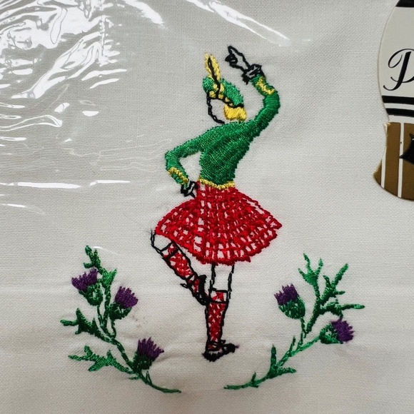 Vintage Pillowcase Set Boxed Embroidered Highland Dancers Standard New Red Green - Picture 4 of 9
